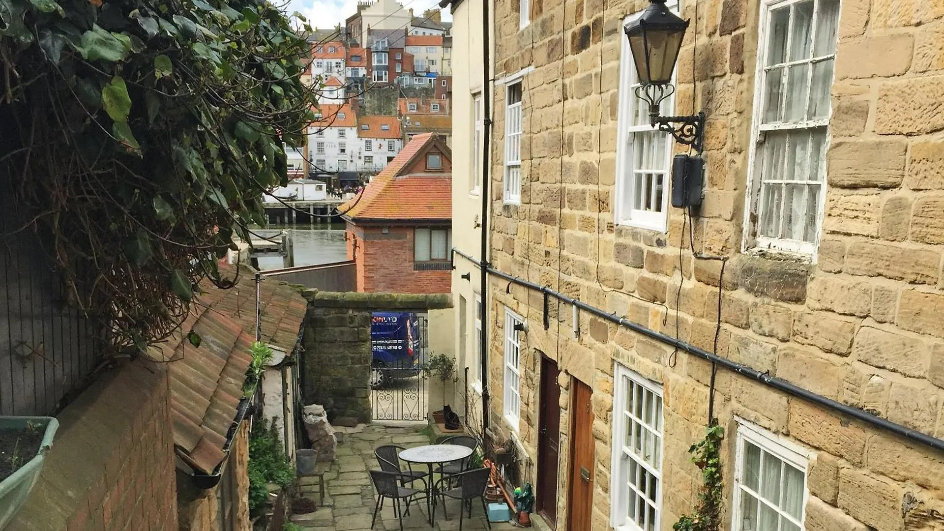 Cor Cottage Whitby 0*,